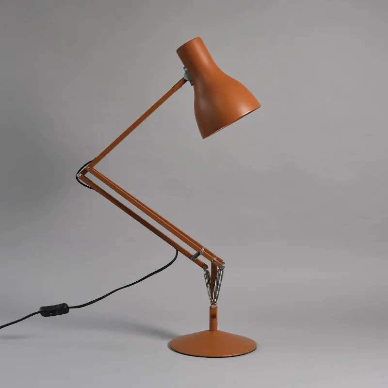 Sienna Type 75™ Desk Lamp